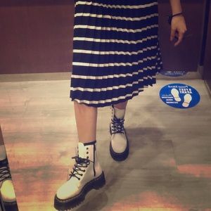Dr martens Jadon platform white boots. Send your offers!